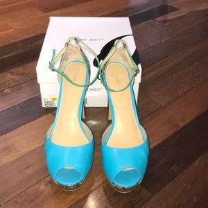 EUC Nine West Size 9 1/2 Turquoise Platform Heels